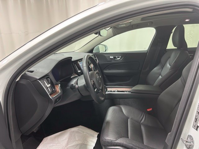 Certified 2025 Volvo V60 B5 Cross Country Plus AWD/4WD image 9