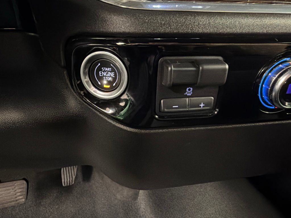 Used 2024 GMC Sierra 2500 SLE w/ SLE Convenience Package AWD/4WD image 14