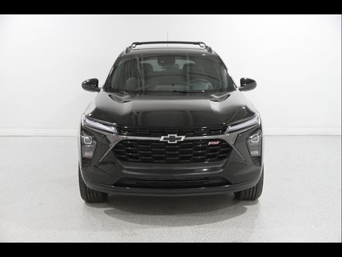 Used 2024 Chevrolet Trax RS w/ Driver Confidence Package FWD image 2