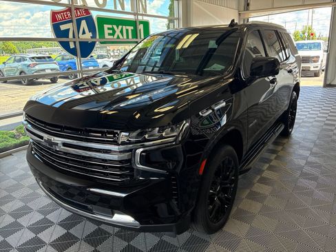 Used 2023 Chevrolet Tahoe LT w/ LT Signature Package AWD/4WD image 3