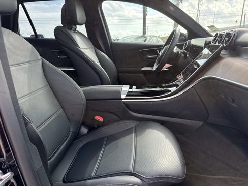 Used 2025 Mercedes-Benz GLC 300 image 13