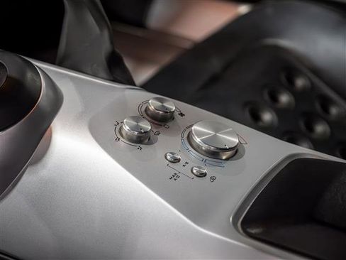 Used 2005 Ford GT image 15