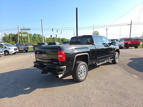 Used 2018 GMC Sierra 2500 Denali w/ Duramax Plus Package AWD/4WD image 6