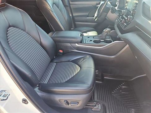 Used 2021 Toyota Highlander XSE image 22