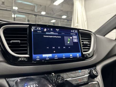 Used 2025 Chrysler Pacifica Select FWD image 22