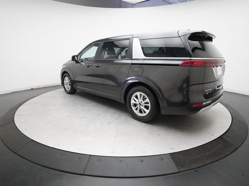 Certified 2024 Kia Carnival LX image 12