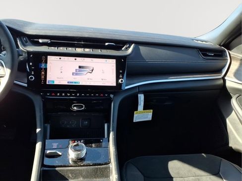 New 2026 Jeep Grand Cherokee Altitude image 12