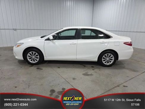 Used 2016 Toyota Camry LE image 1