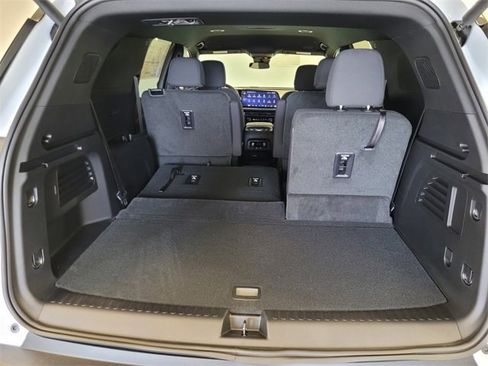 New 2026 Chevrolet Traverse LT image 13