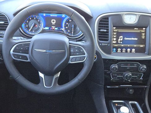 Used 2023 Chrysler 300 Touring w/ Sport Appearance Package image 25