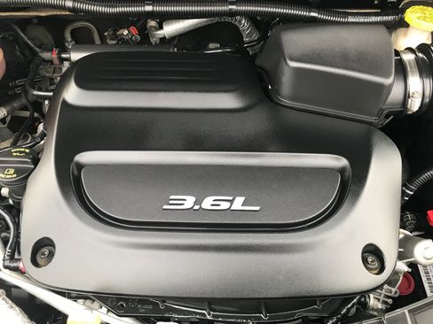 Used 2018 Chrysler Pacifica Touring-L image 53