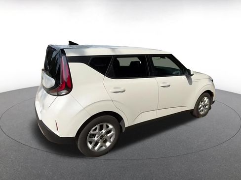 Used 2025 Kia Soul LX w/ LX Technology Package FWD image 14