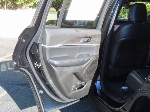 New 2025 Jeep Grand Cherokee Limited w/ Luxury Tech Group II image 25