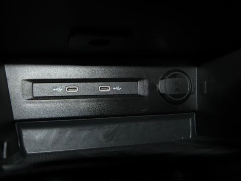 Used 2024 Volkswagen Taos SE image 17