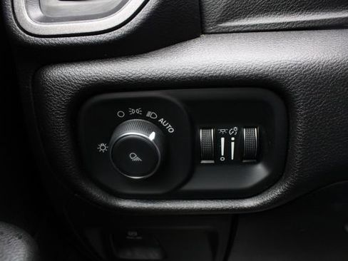 Used 2019 RAM 1500 Tradesman w/ SXT Appearance Group AWD/4WD image 8