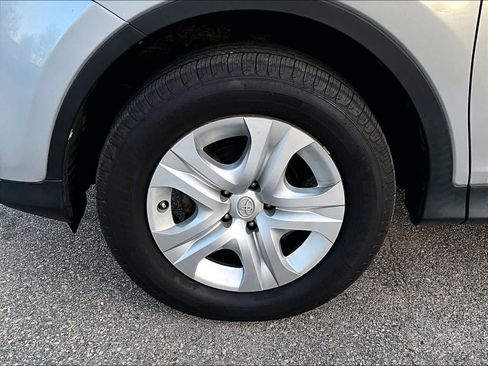 Used 2013 Toyota RAV4 LE AWD/4WD image 4