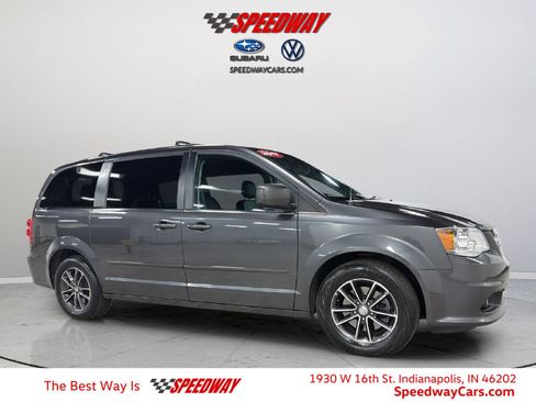 Used 2017 Dodge Grand Caravan SXT FWD image 1