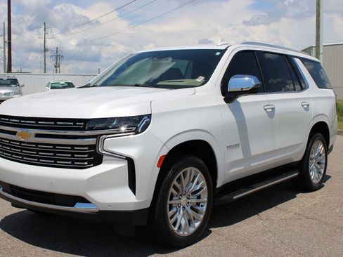 Used 2024 Chevrolet Tahoe Premier RWD image 2
