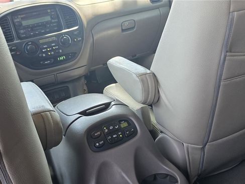 Used 2006 Toyota Sequoia SR5 RWD image 16