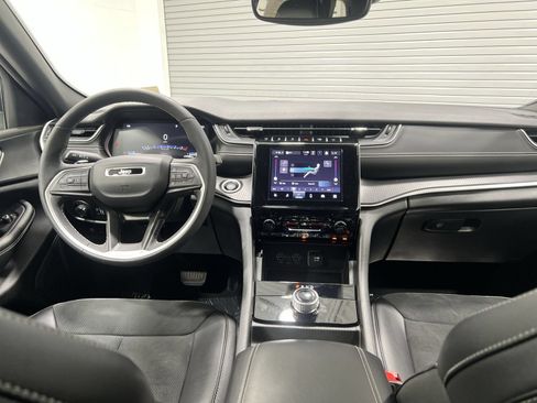 Used 2024 Jeep Grand Cherokee Altitude AWD/4WD image 10