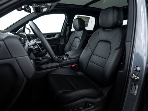 New 2026 Porsche Cayenne S image 5