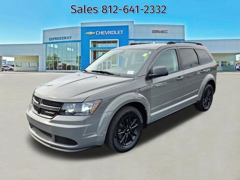 Used 2020 Dodge Journey SE w/ SE Popular Equipment Group FWD image 3