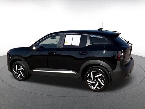 Used 2025 Nissan Kicks SV image 15