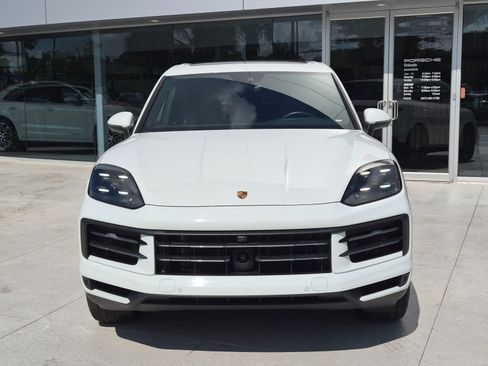 Certified 2025 Porsche Cayenne AWD/4WD image 6
