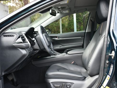 Certified 2019 Toyota Camry XLE image 7