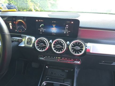 Used 2022 Mercedes-Benz GLB 250 image 18