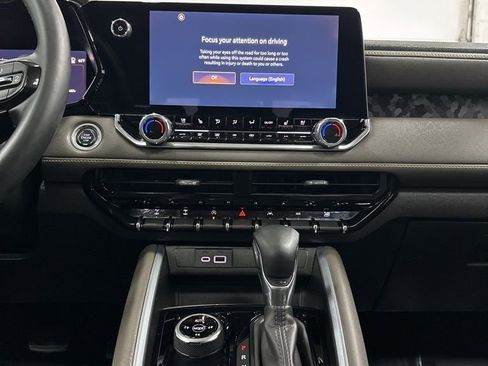 Used 2024 Chevrolet Colorado ZR2 w/ ZR2 Convenience Package III image 23