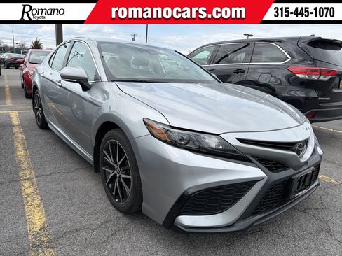Used 2024 Toyota Camry SE AWD/4WD image 1