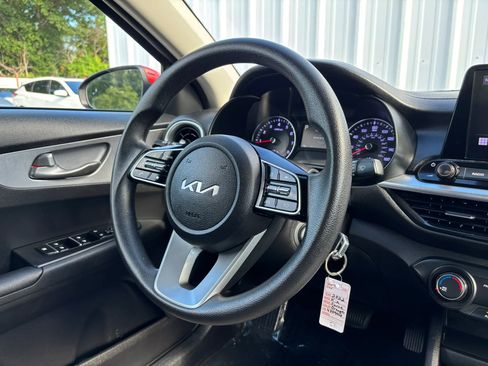 Used 2022 Kia Forte LXS w/ LXS Technology Package FWD image 14