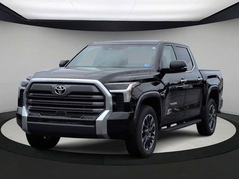 Used 2025 Toyota Tundra Limited AWD/4WD image 4