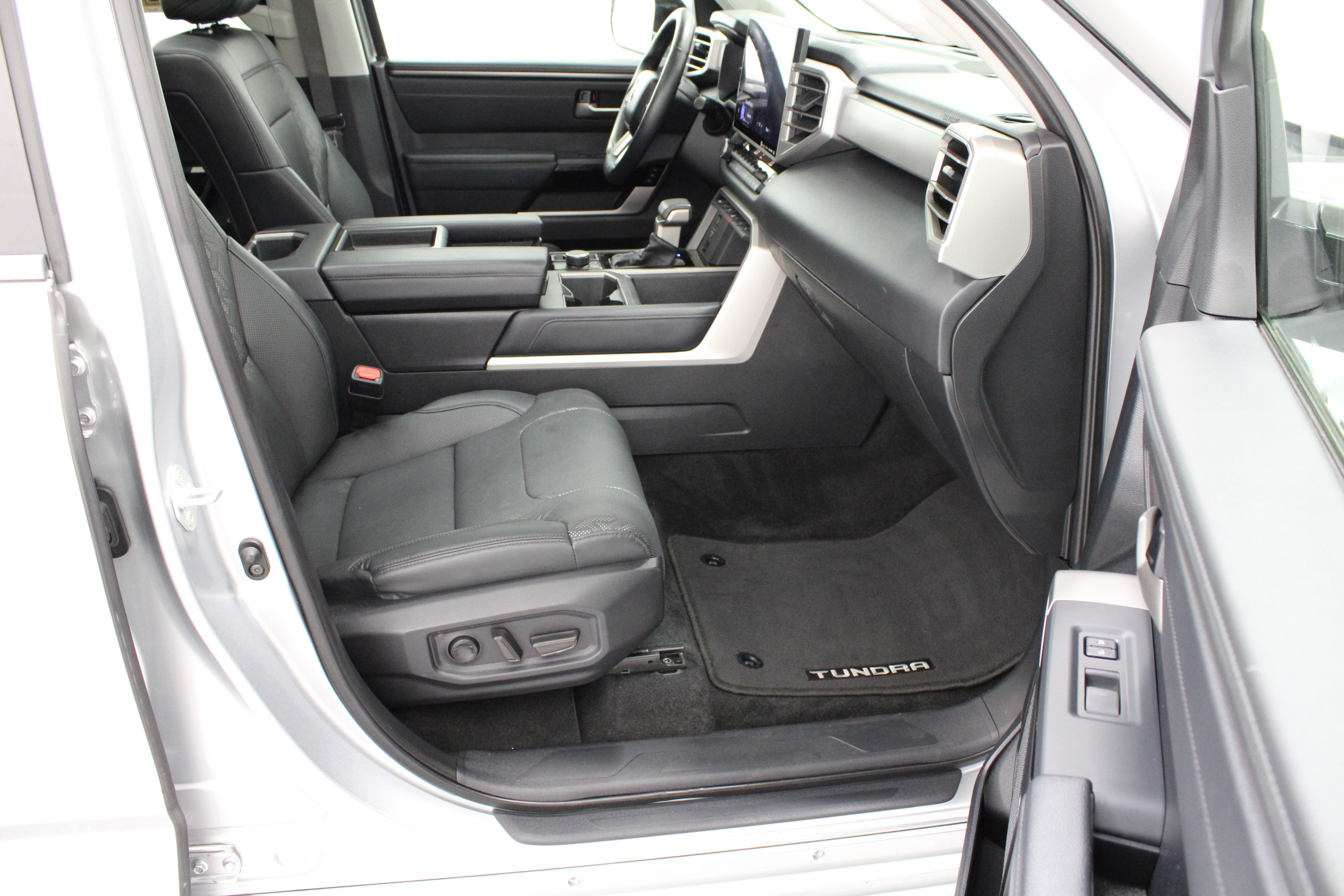 Used 2022 Toyota Tundra Limited AWD/4WD image 41