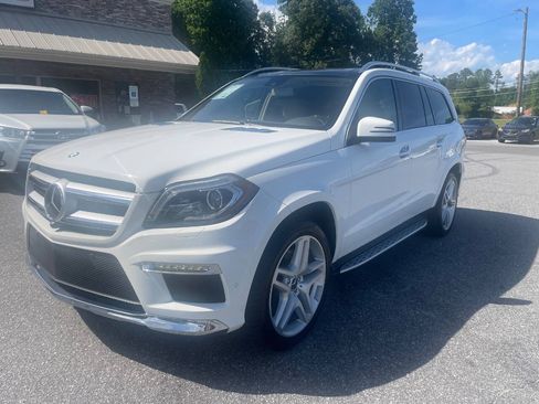 Used 2016 Mercedes-Benz GL 550 4MATIC image 5