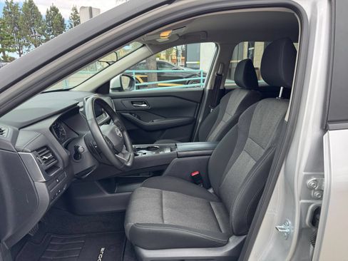 Used 2025 Nissan Rogue SV FWD image 24