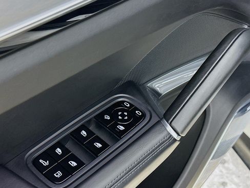 Used 2020 Porsche Cayenne Turbo S AWD/4WD image 22