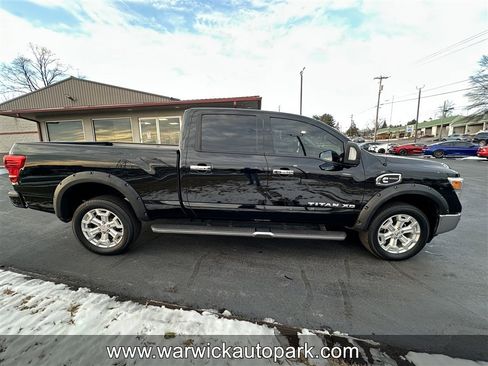 Used 2017 Nissan Titan SV image 14