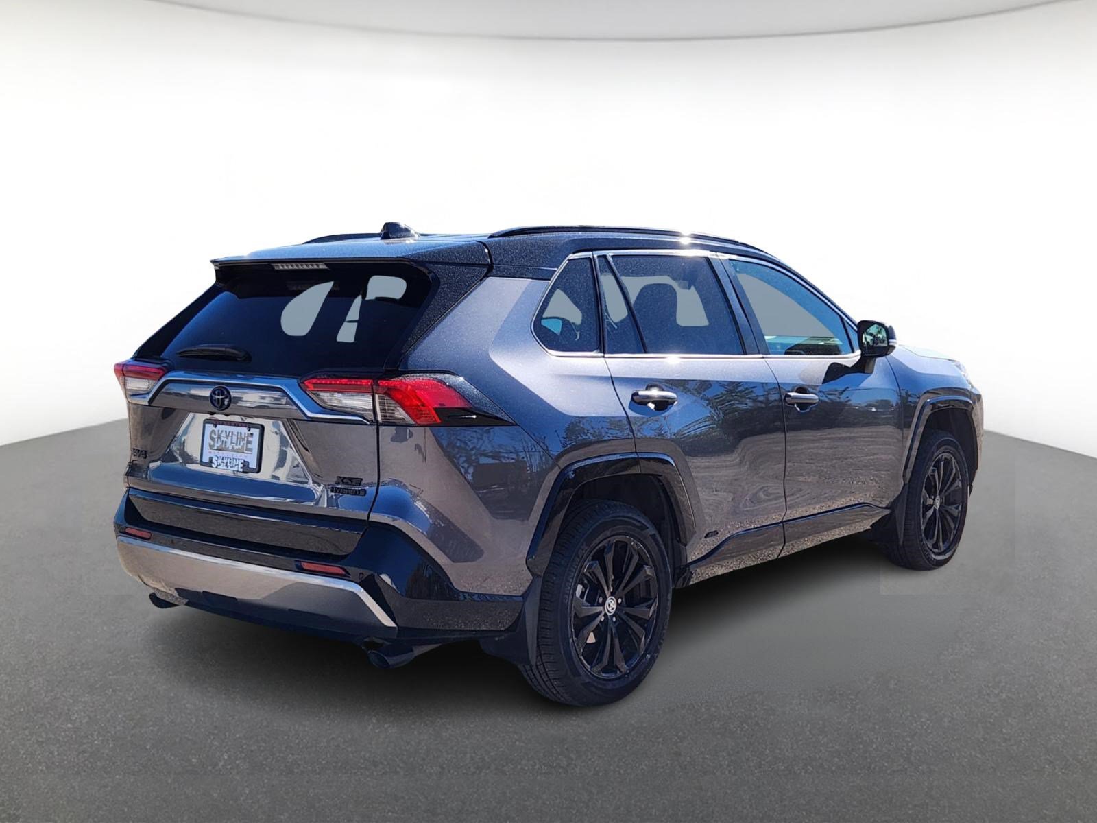 Used 2022 Toyota RAV4 XSE AWD/4WD image 3