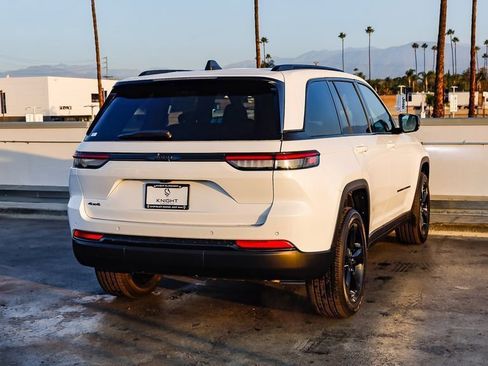 New 2025 Jeep Grand Cherokee Altitude image 9