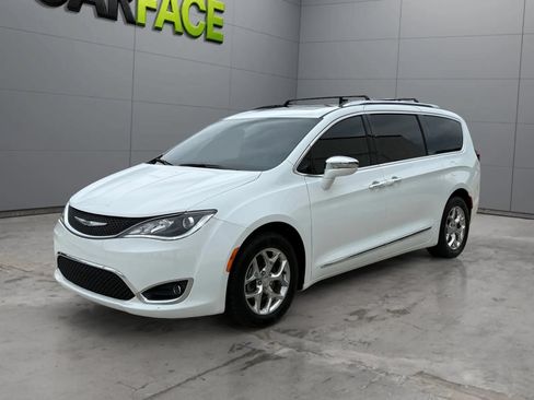 Used 2018 Chrysler Pacifica Limited FWD image 5
