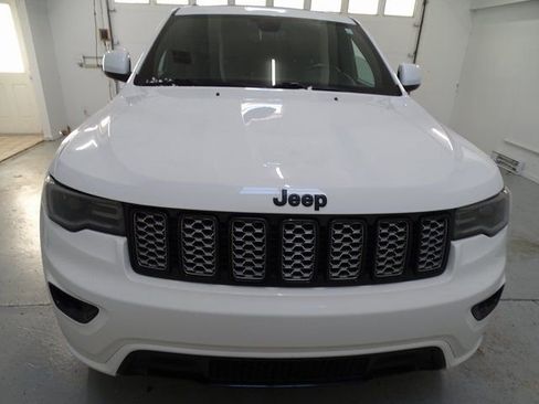 Used 2020 Jeep Grand Cherokee Altitude image 26
