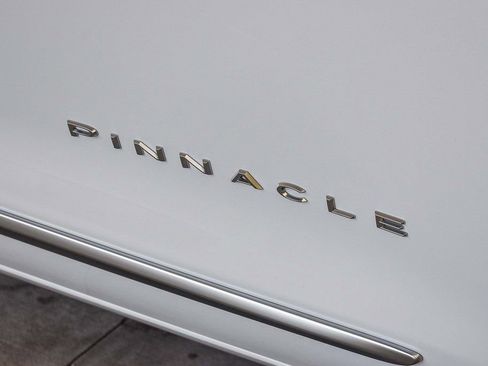 New 2026 Chrysler Pacifica Pinnacle w/ Trailer Tow Group AWD/4WD image 10
