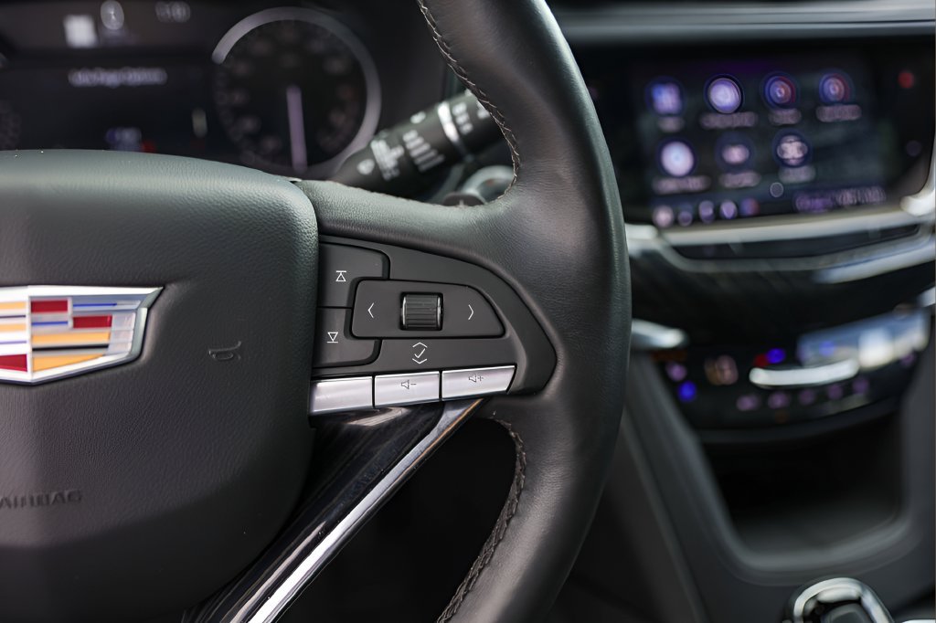 Certified 2025 Cadillac XT6 Premium Luxury FWD image 13