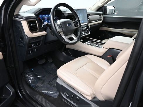 Used 2024 Ford Expedition Limited AWD/4WD image 2