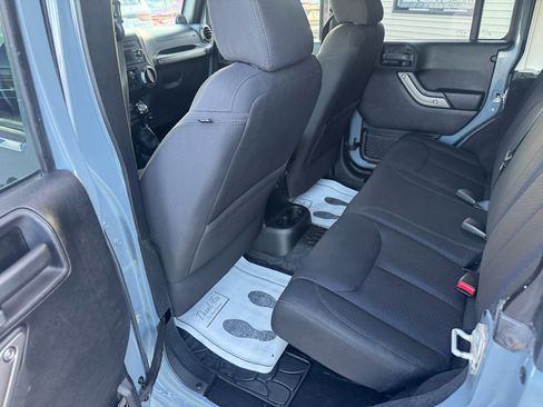 Used 2014 Jeep Wrangler Unlimited Sport w/ Dual Top Group image 9