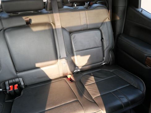 Used 2020 Chevrolet Silverado 1500 High Country w/ Technology Package AWD/4WD image 14