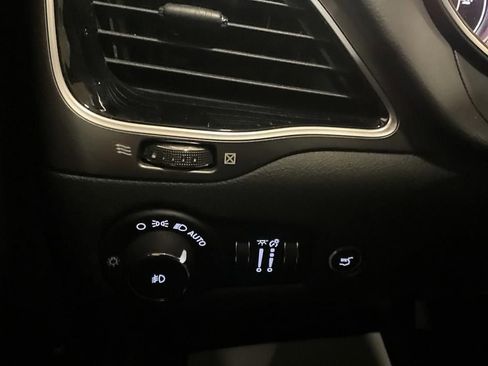 Used 2020 Jeep Cherokee Limited image 26