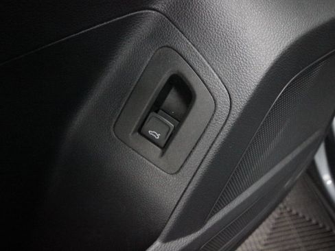 Used 2021 Volkswagen Atlas SE w/ Towing Package image 13